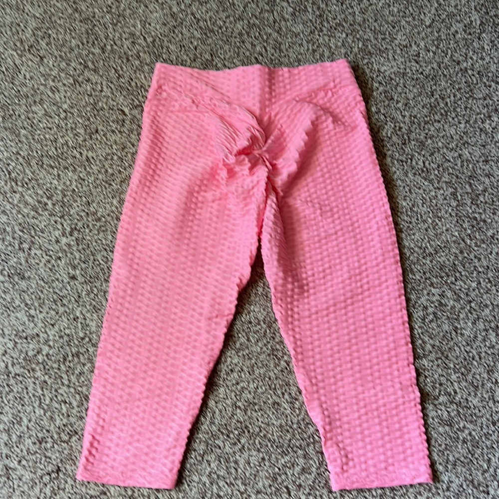 Pink Scrunch Butt Capri Sportswear Leggings Large